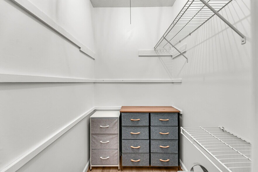 Building Photo - 1417 Rainbow Rd