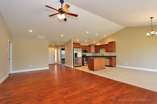 Building Photo - Broadridge 863/865