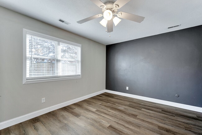 Building Photo - 1400 Riverside Dr