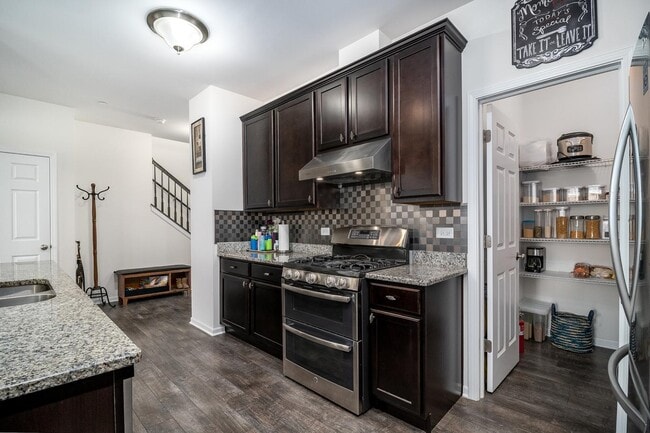 Building Photo - 2812 Henley Ln