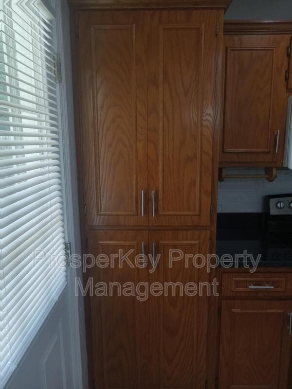 Building Photo - 721 Pine Hill Ct