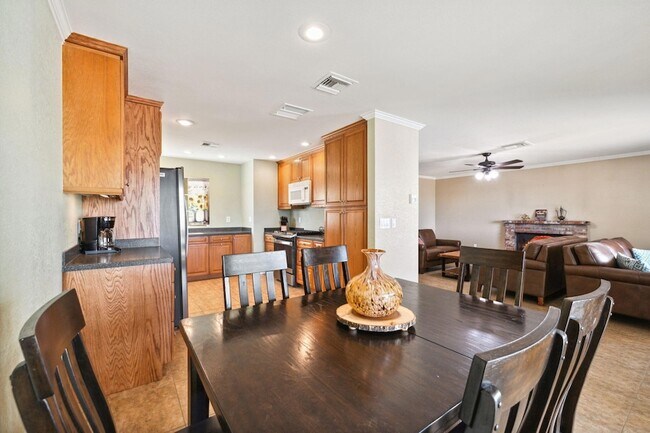 Building Photo - 56034 Desert Gold Dr