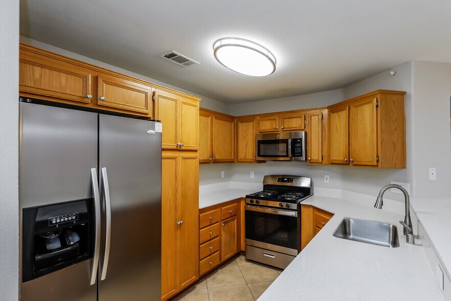 Building Photo - 7425 Flat Rock St