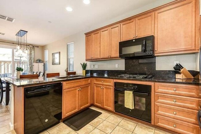 Building Photo - NICE TWO STORY HOME IN WEST ROSEVILLE!