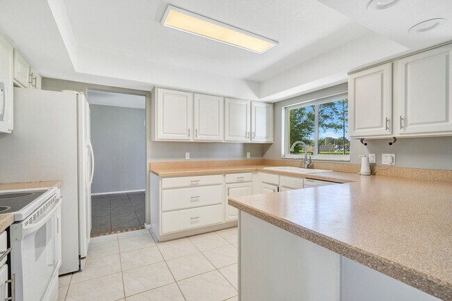 Building Photo - 111 Colyer Dr