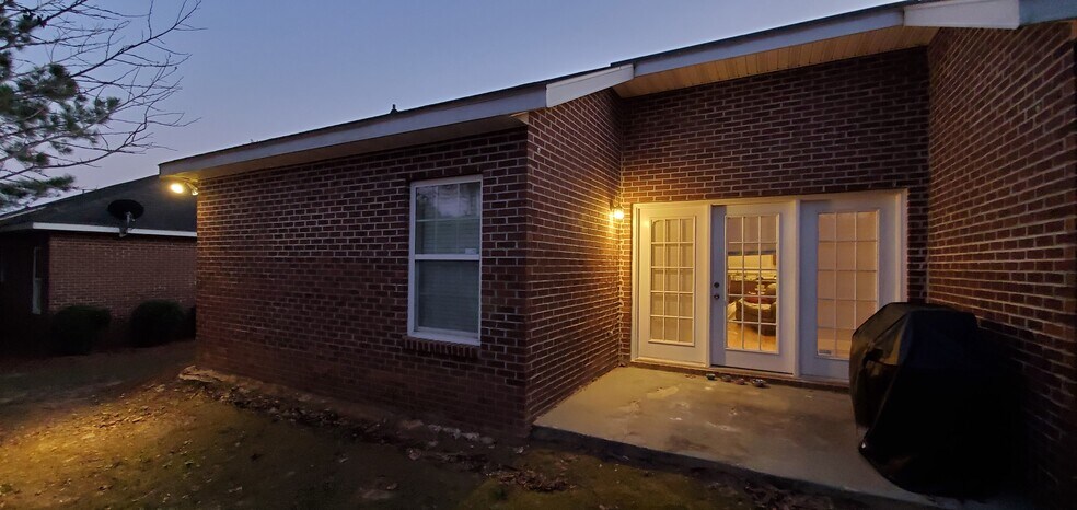 Building Photo - 807 W Longleaf Dr