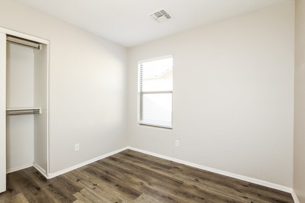 Building Photo - 614 E Jeanne Ln