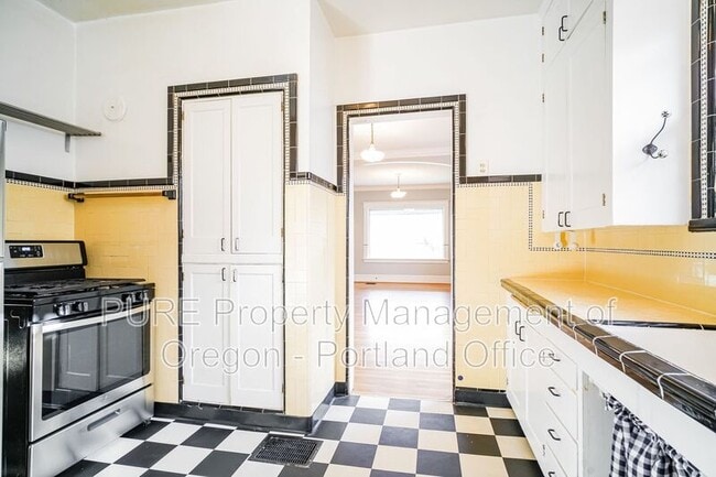 Building Photo - 1331 SE 49th Ave