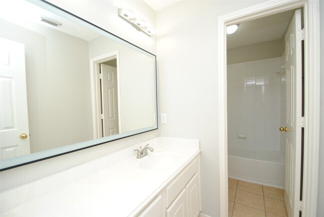 Building Photo - 1115 Oxford Mills Ln