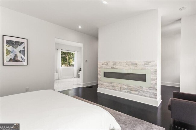 Building Photo - 1756 N Akin Dr NE