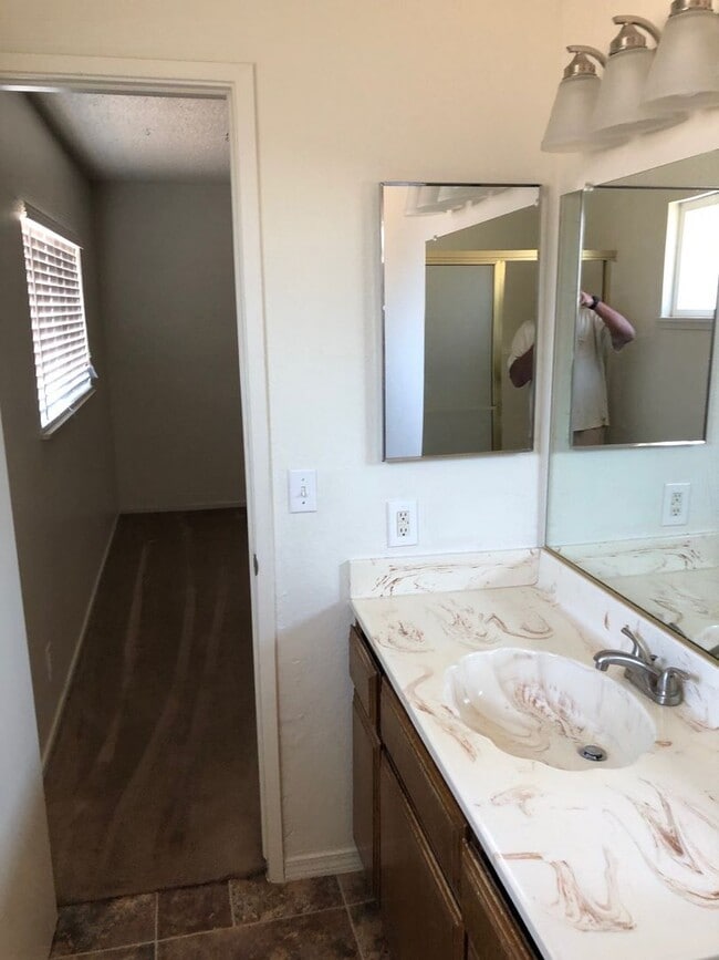 Building Photo - 3 BEDROOM APPLE VALLEY HOME
