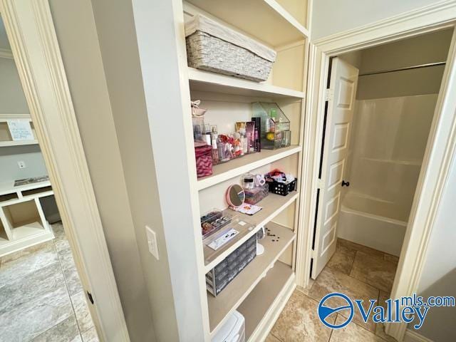 Building Photo - 2405 Rothmore Dr SW