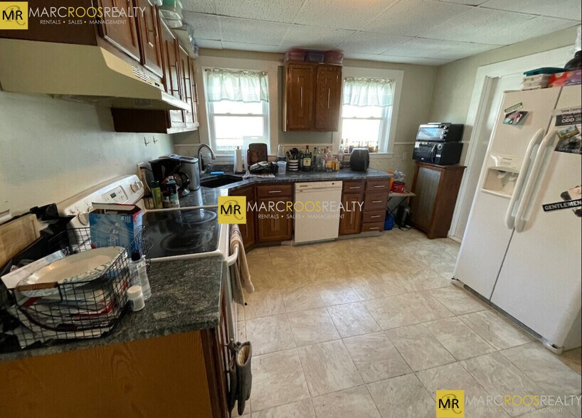 Building Photo - 14 Dow St