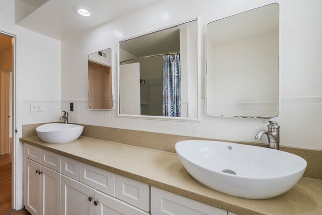 Building Photo - West Torrance 4 bedroom 2 bath