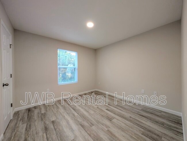 Building Photo - 833 Bridier St