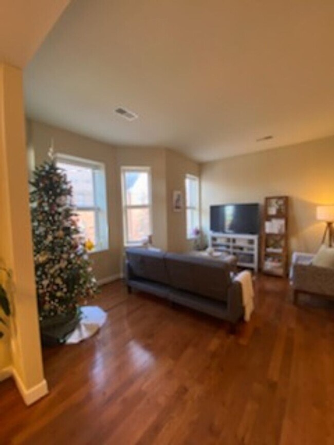 Building Photo - 627 Clara Ave