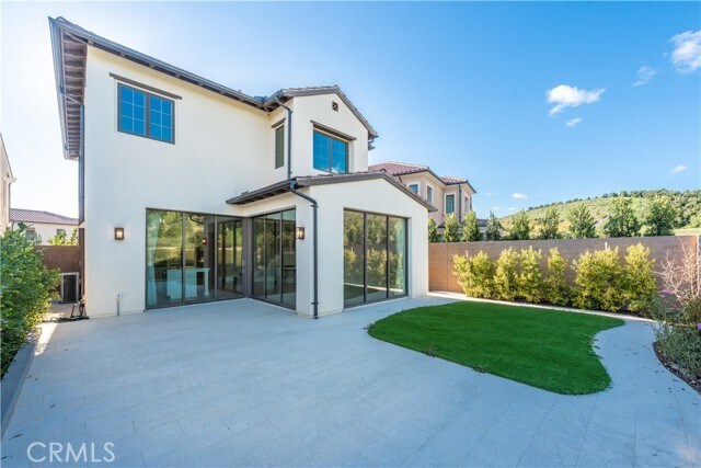 Building Photo - 152 Statura