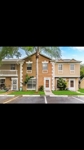 Primary Photo - 2876 S Cambridge Ln