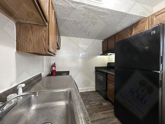 Building Photo - Hampton Hills 2 Bedroom, 1 Bath Condo