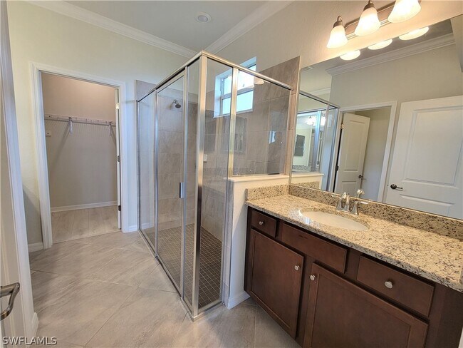 Building Photo - 1750 Alameda Dr