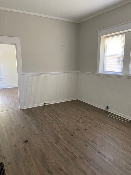 Building Photo - 1105 Ewing Blvd