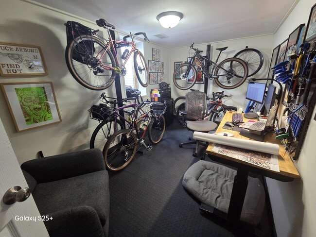 Building Photo - Charming 3-Bedroom, 1-Bath Duplex for Rent! VIDEO TOUR