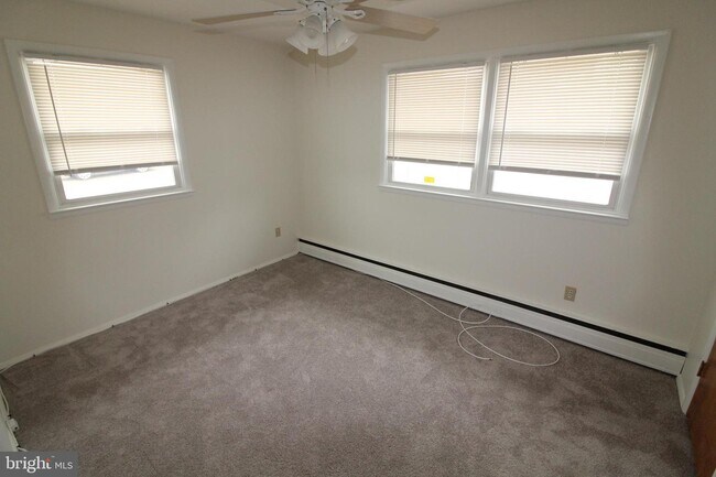 Building Photo - 4032 Quakerbridge Rd