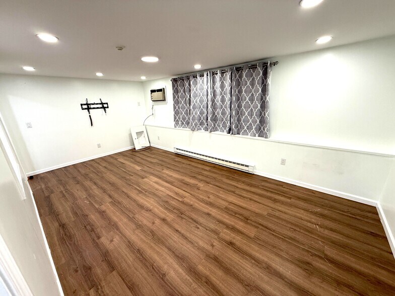 Building Photo - 15 Spencer Rd