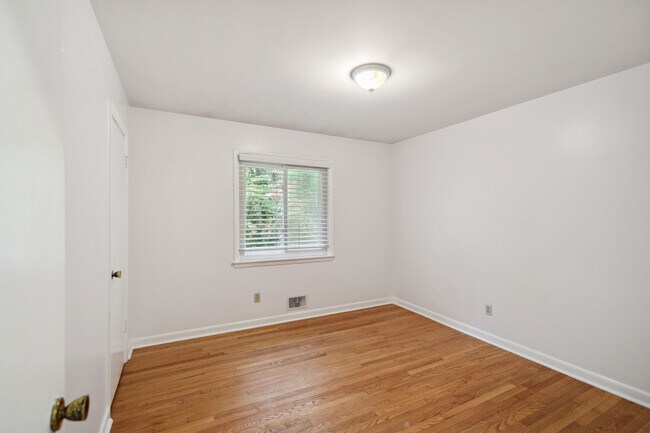 Building Photo - 4105 Ashwoody Trl NE