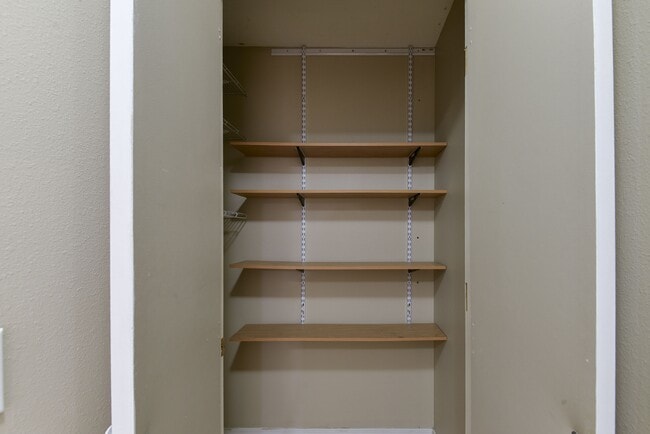 Building Photo - 325 Tall Oaks Dr