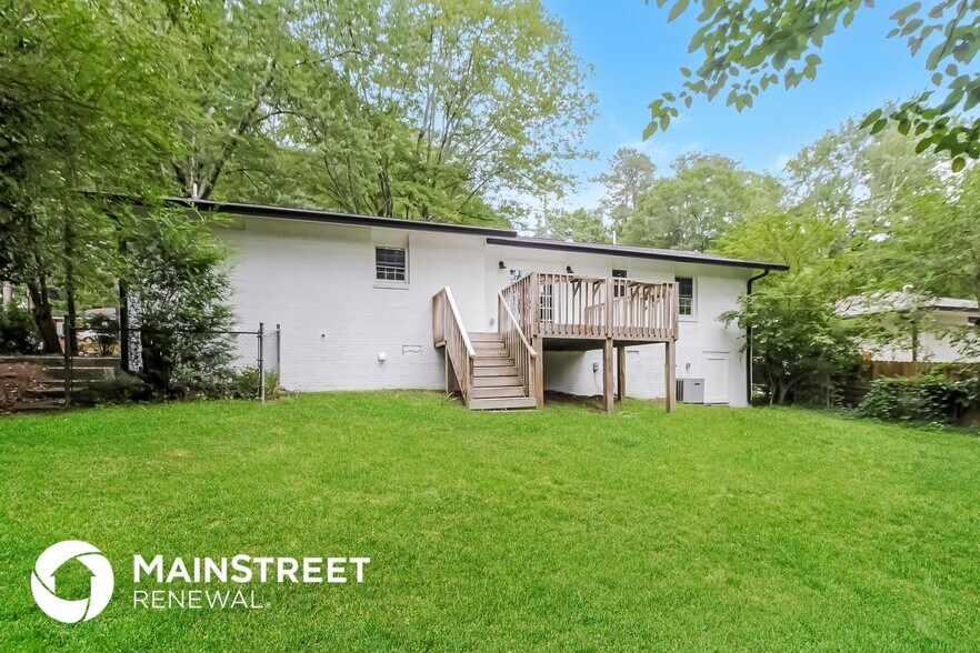 Building Photo - 590 Oriole Dr SE