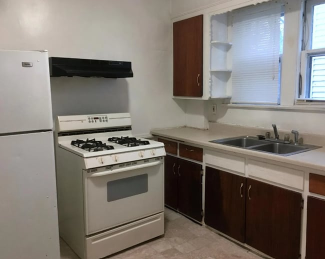 Building Photo - Charming 3-Bedroom Colonial with Finished Basement & Fireplace