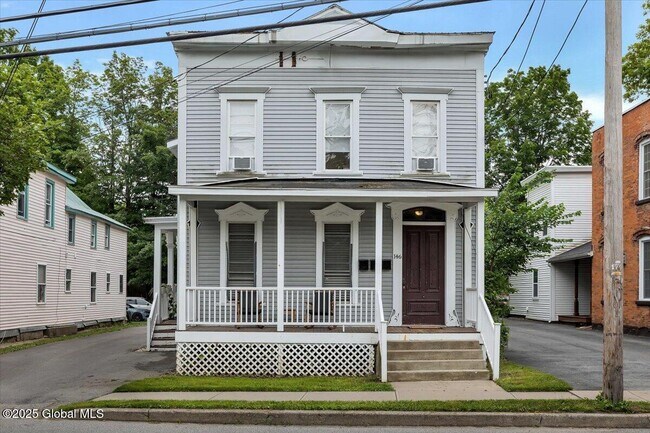 Primary Photo - 146 Washington St
