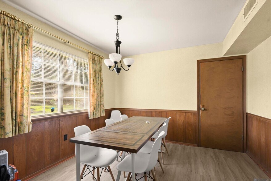 Building Photo - 5240 Heritage Dr