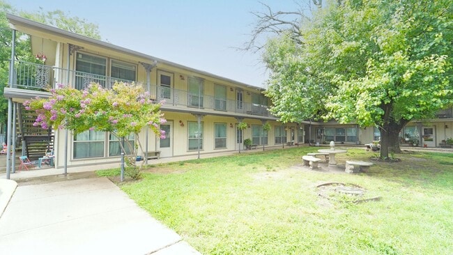 Building Photo - FOR LEASE! 2 Bedroom - 1 Bath - Upstairs U...