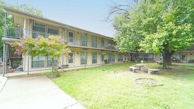 Building Photo - MOVE IN SPECIAL!! FOR LEASE! 2 Bedroom - 1 Bath -  Town House Apartments!