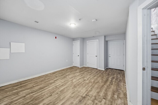 Building Photo - 1942