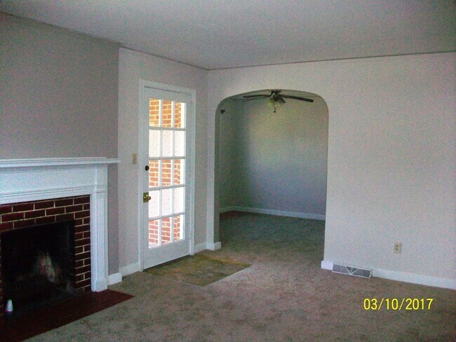 Building Photo - 2040 Corinth Dr