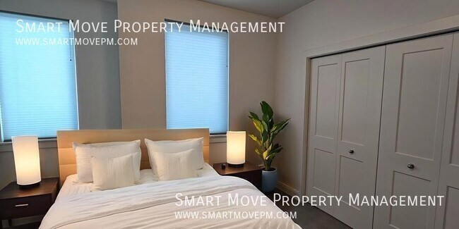 Building Photo - 3213 S Shadywood Way