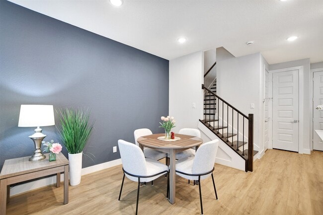 Building Photo - 119 E 43rd St