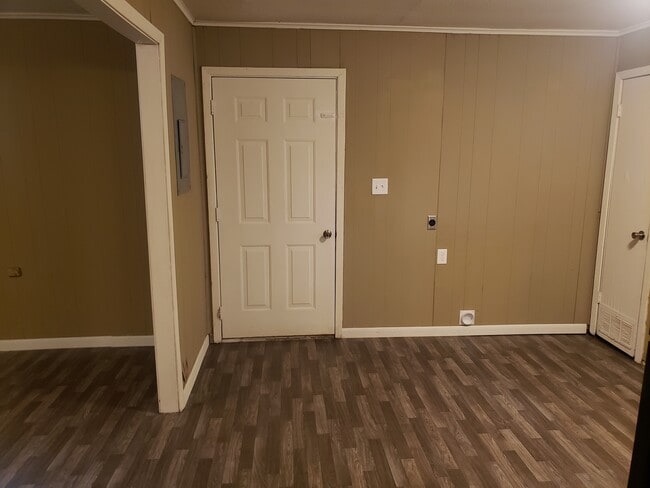 Building Photo - 906 Pierson St