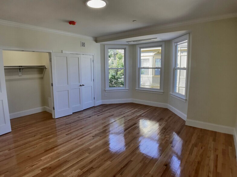 Building Photo - 12 Harris St