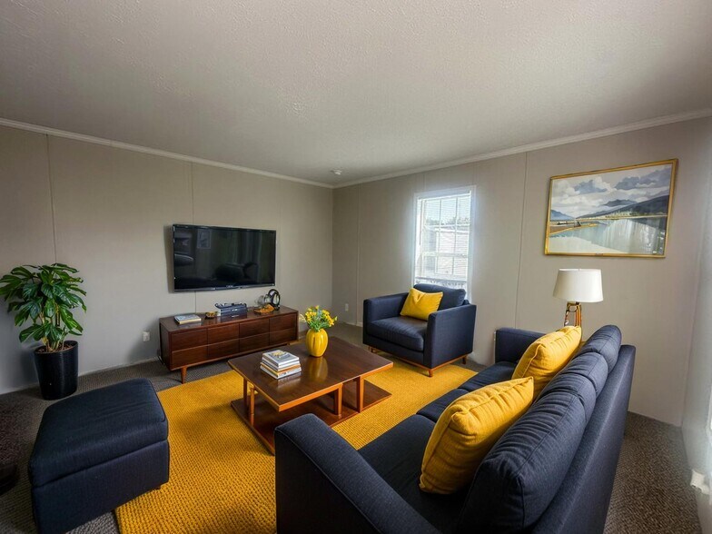 Primary Photo - 38041 Chilver Ave