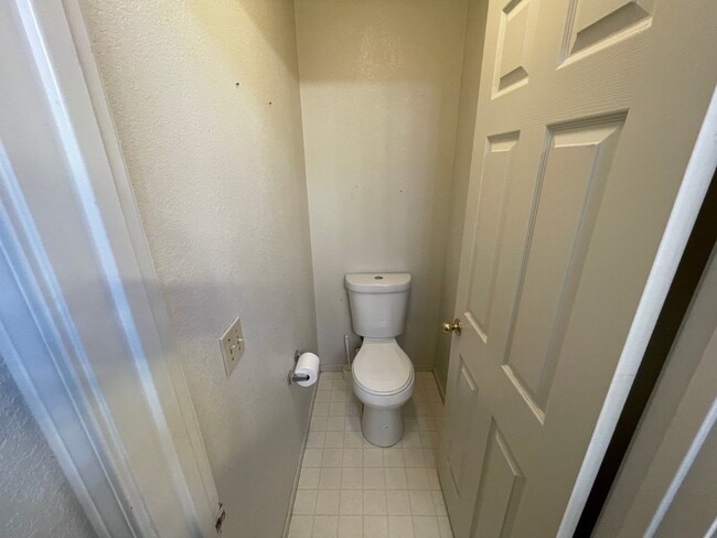 Building Photo - Single story home in convenient Salida!