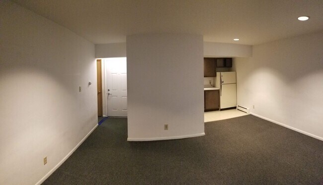 Building Photo - 402 N Prairie St