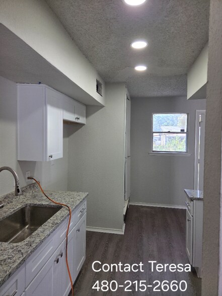 Building Photo - 4325 Chestnut Dr
