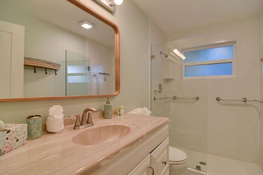 Building Photo - 301 N Tessier Dr