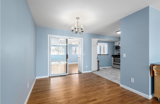 Building Photo - Updated 4 BD House in Sun Valley Estates!