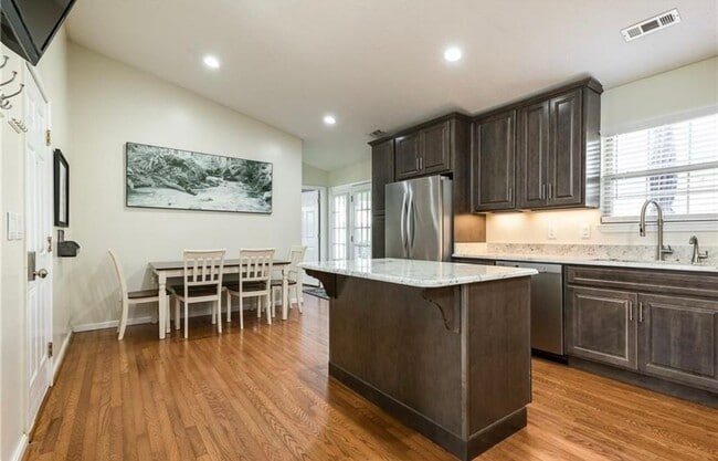 Building Photo - 3BR/2BR Home For Rent - Fenced Back Yard w...