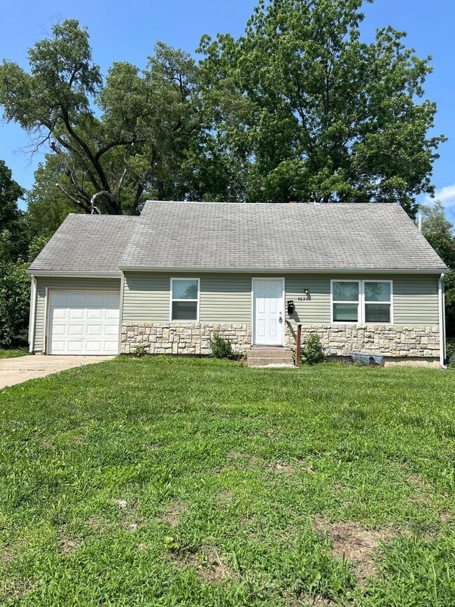 Building Photo - Spacious 3 Bed / 2 Bath Home in Kansas City!